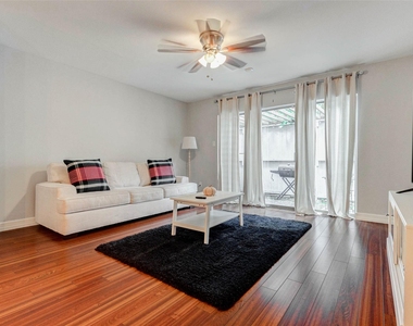 1212 Fairview Avenue - Photo Thumbnail 7