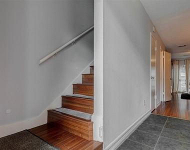 1212 Fairview Avenue - Photo Thumbnail 14