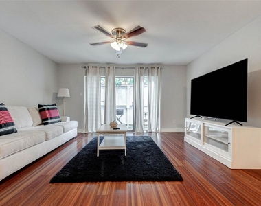 1212 Fairview Avenue - Photo Thumbnail 8