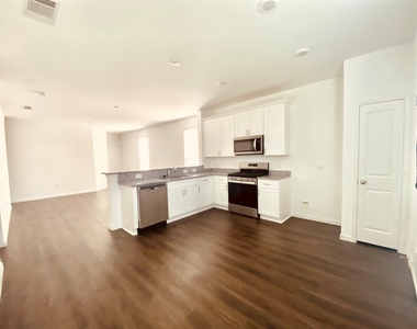 11750 Armadale Drive - Photo Thumbnail 4