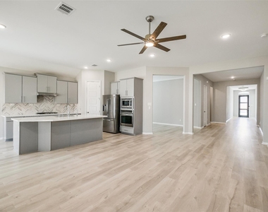 18314 Southwood Creek Drive - Photo Thumbnail 4