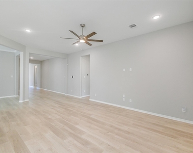 18314 Southwood Creek Drive - Photo Thumbnail 9