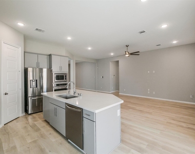 18314 Southwood Creek Drive - Photo Thumbnail 13