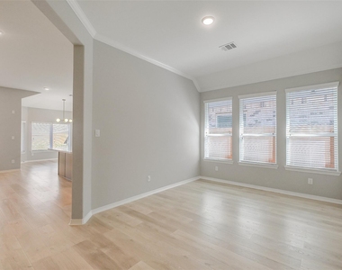 18314 Southwood Creek Drive - Photo Thumbnail 8