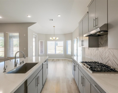 18314 Southwood Creek Drive - Photo Thumbnail 12