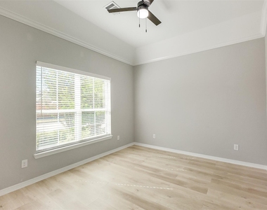 18314 Southwood Creek Drive - Photo Thumbnail 7