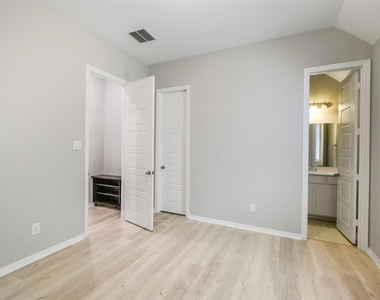 18314 Southwood Creek Drive - Photo Thumbnail 21