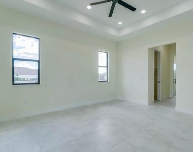 141 Sw 37 Place - Photo Thumbnail 16
