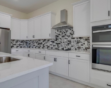 141 Sw 37 Place - Photo Thumbnail 8