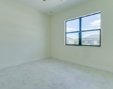 141 Sw 37 Place - Photo Thumbnail 14