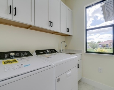 141 Sw 37 Place - Photo Thumbnail 12