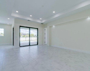 141 Sw 37 Place - Photo Thumbnail 4