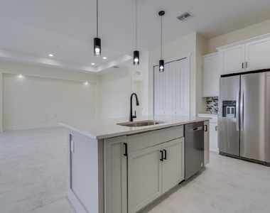 141 Sw 37 Place - Photo Thumbnail 7