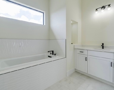 141 Sw 37 Place - Photo Thumbnail 18
