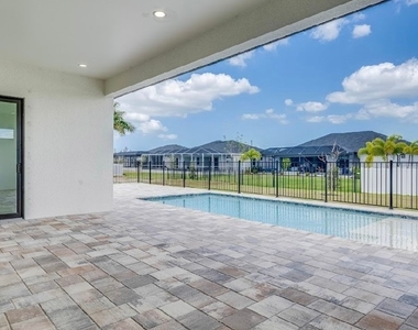 141 Sw 37 Place - Photo Thumbnail 21
