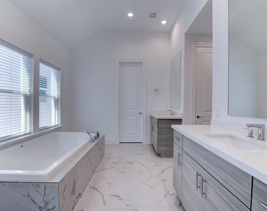 4947 Rusk Street - Photo Thumbnail 9