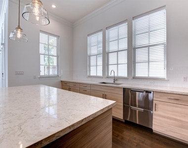 4947 Rusk Street - Photo Thumbnail 2