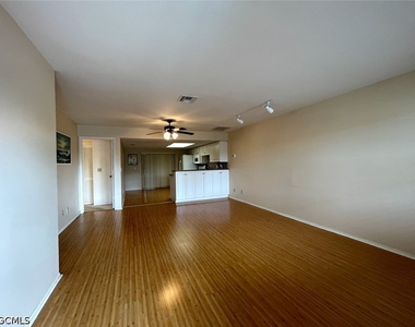 613 Se 14th Terrace - Photo Thumbnail 2