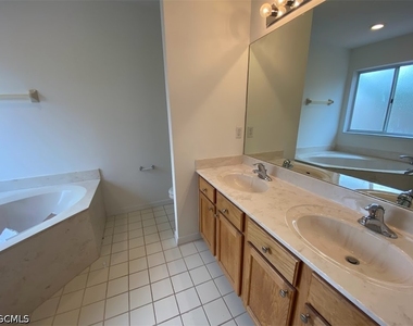 9634 Roundstone Circle - Photo Thumbnail 5