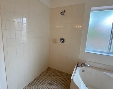 9634 Roundstone Circle - Photo Thumbnail 6