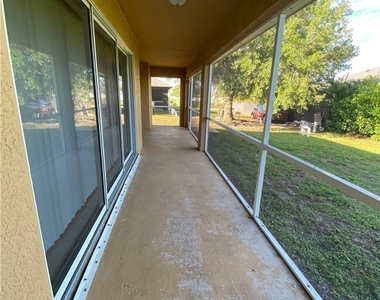 1104 Nw 11th Place - Photo Thumbnail 12