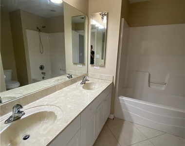 1104 Nw 11th Place - Photo Thumbnail 18