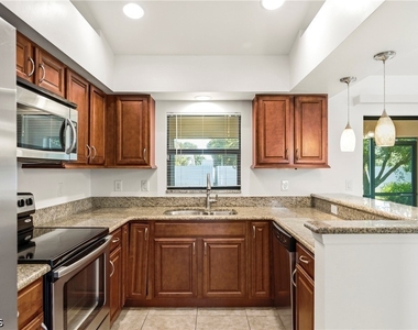 1502 Se 33rd Street - Photo Thumbnail 4