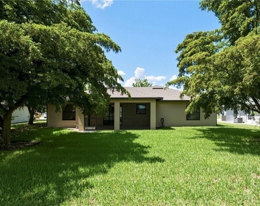 1502 Se 33rd Street - Photo Thumbnail 2