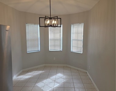 1032 Se 11th Street - Photo Thumbnail 8