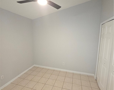 1032 Se 11th Street - Photo Thumbnail 10