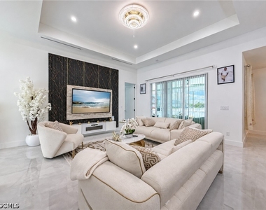 4704 Karen Avenue S - Photo Thumbnail 4