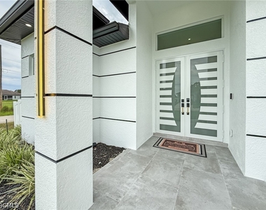 4704 Karen Avenue S - Photo Thumbnail 2