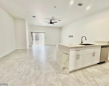 4622 Sw 7th Place - Photo Thumbnail 2