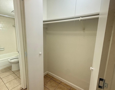 12335 W Village Drive - Photo Thumbnail 29