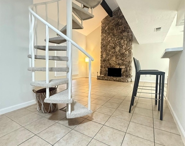 12335 W Village Drive - Photo Thumbnail 8