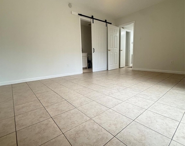 12335 W Village Drive - Photo Thumbnail 20