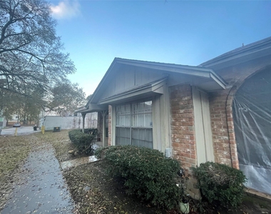12335 W Village Drive - Photo Thumbnail 4