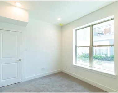 2208 Mcgowen Street - Photo Thumbnail 3