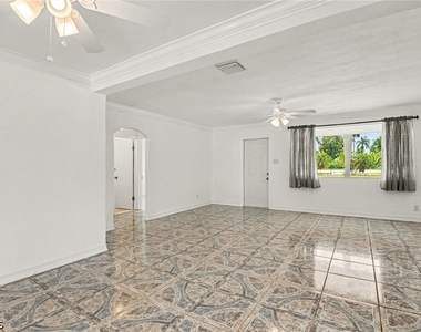 20 Estate Drive - Photo Thumbnail 2