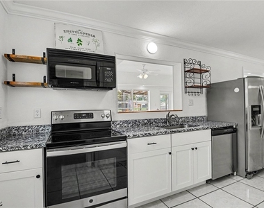 20 Estate Drive - Photo Thumbnail 7