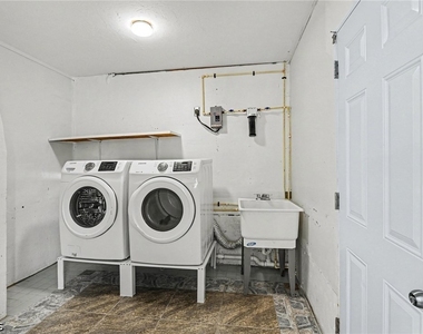 20 Estate Drive - Photo Thumbnail 13