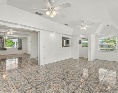 20 Estate Drive - Photo Thumbnail 3