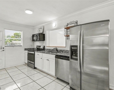 20 Estate Drive - Photo Thumbnail 6