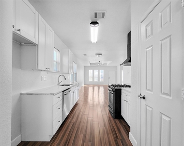 8135 Chateau Street - Photo Thumbnail 4