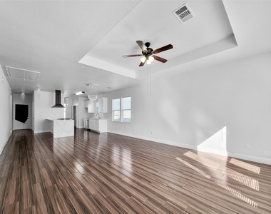 8135 Chateau Street - Photo Thumbnail 3