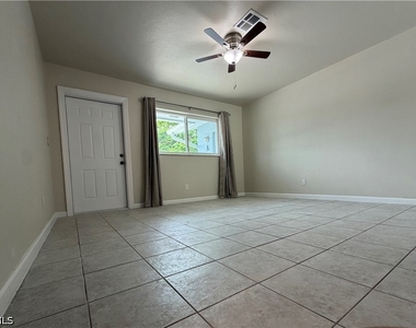 2601 47th Terrace Sw - Photo Thumbnail 4