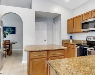 6773 Southern Oak Court - Photo Thumbnail 14