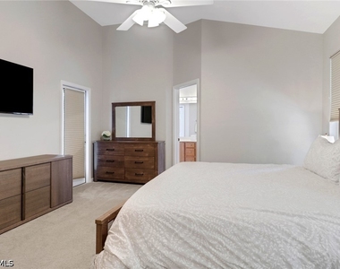 6773 Southern Oak Court - Photo Thumbnail 17