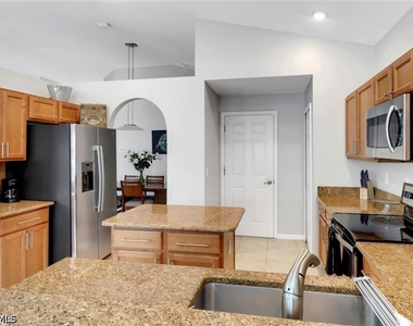 6773 Southern Oak Court - Photo Thumbnail 13