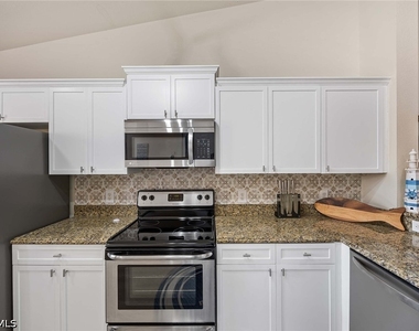 640 Luisa Lane - Photo Thumbnail 16
